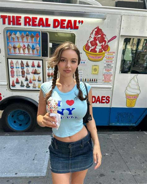 sophie mudd boobs|Sophie Mudds Bio: Age, Bra Size, Measurements, Height,。